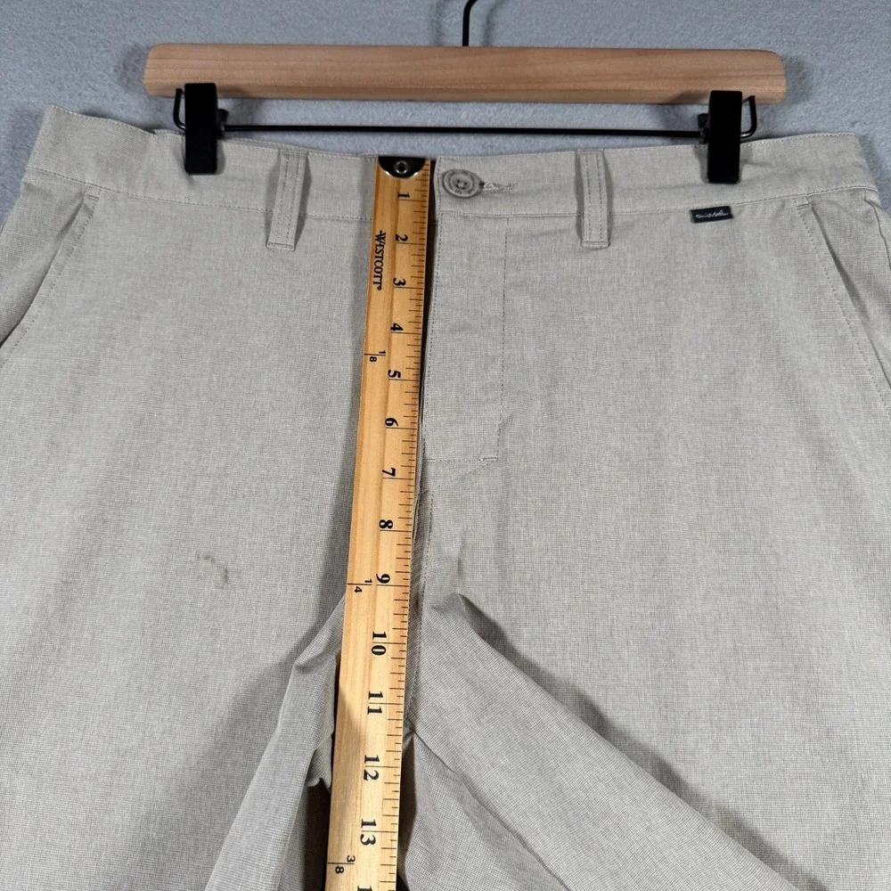 Travis Mathew Mens Tan Khaki Golf Shorts Size 34 Stretch Performance Casual 9 In